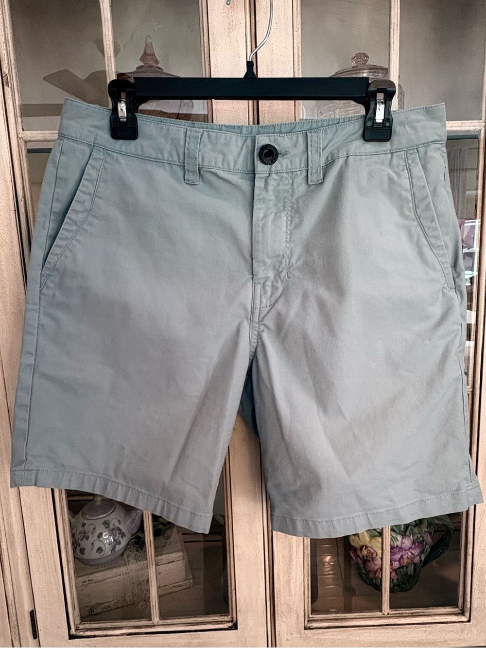 Roark Men’s Cotton Blend Flat Front Chino Shorts in Slate Blue